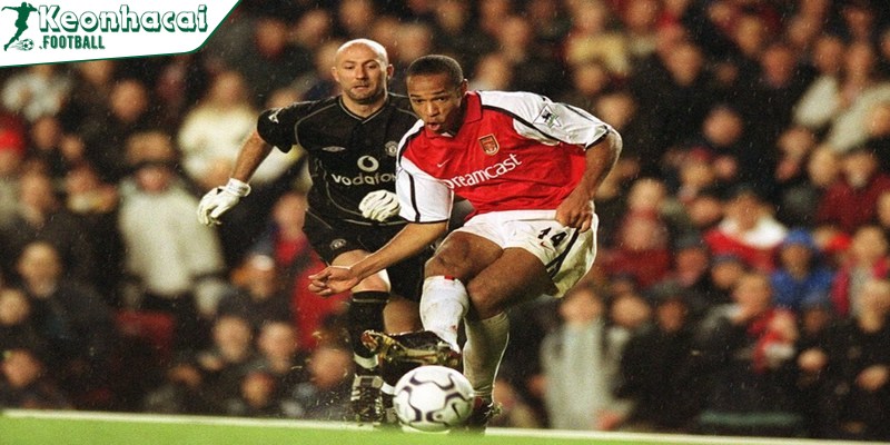 Tiểu sử Thierry Henry - Huyền thoại trong làng bóng đá 4 Phong cách thi đấu của Thierry Henry được các chuyên gia nhận định là tinh tế